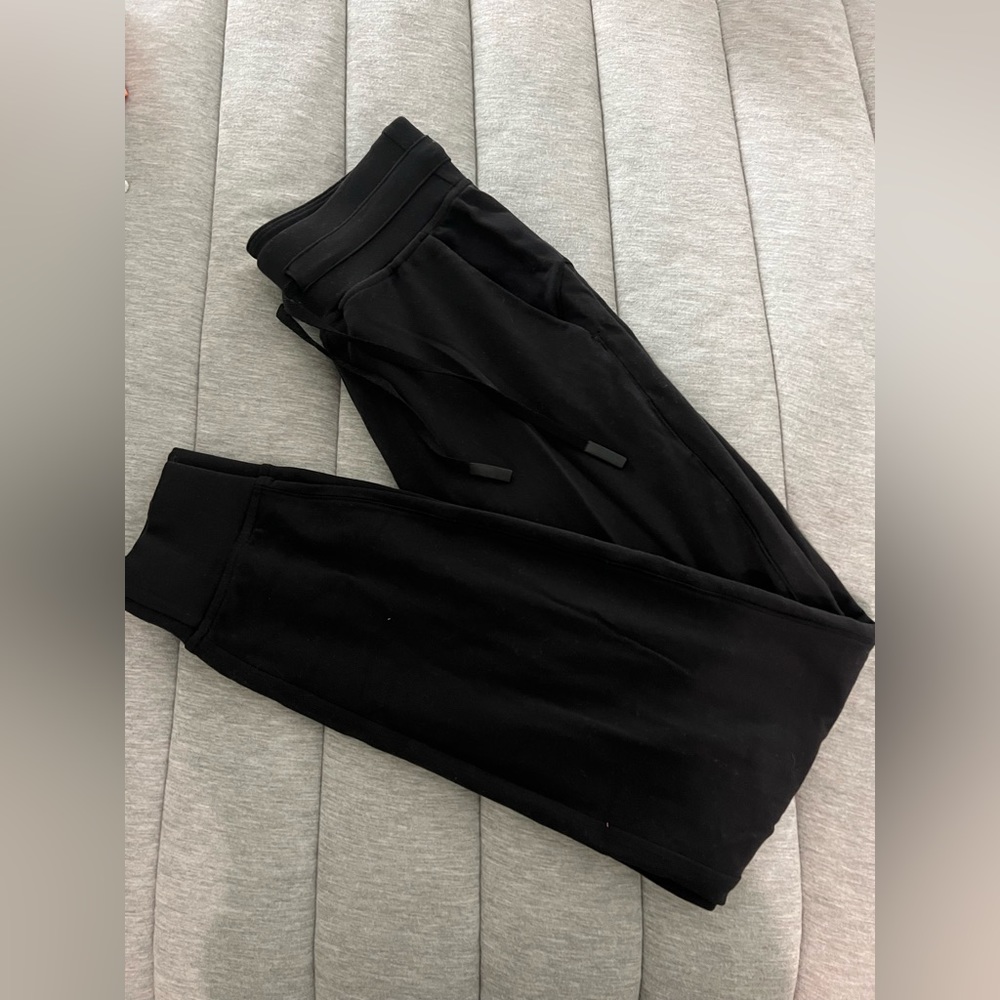 lululemon joggers, never worn, very comfy and soft,